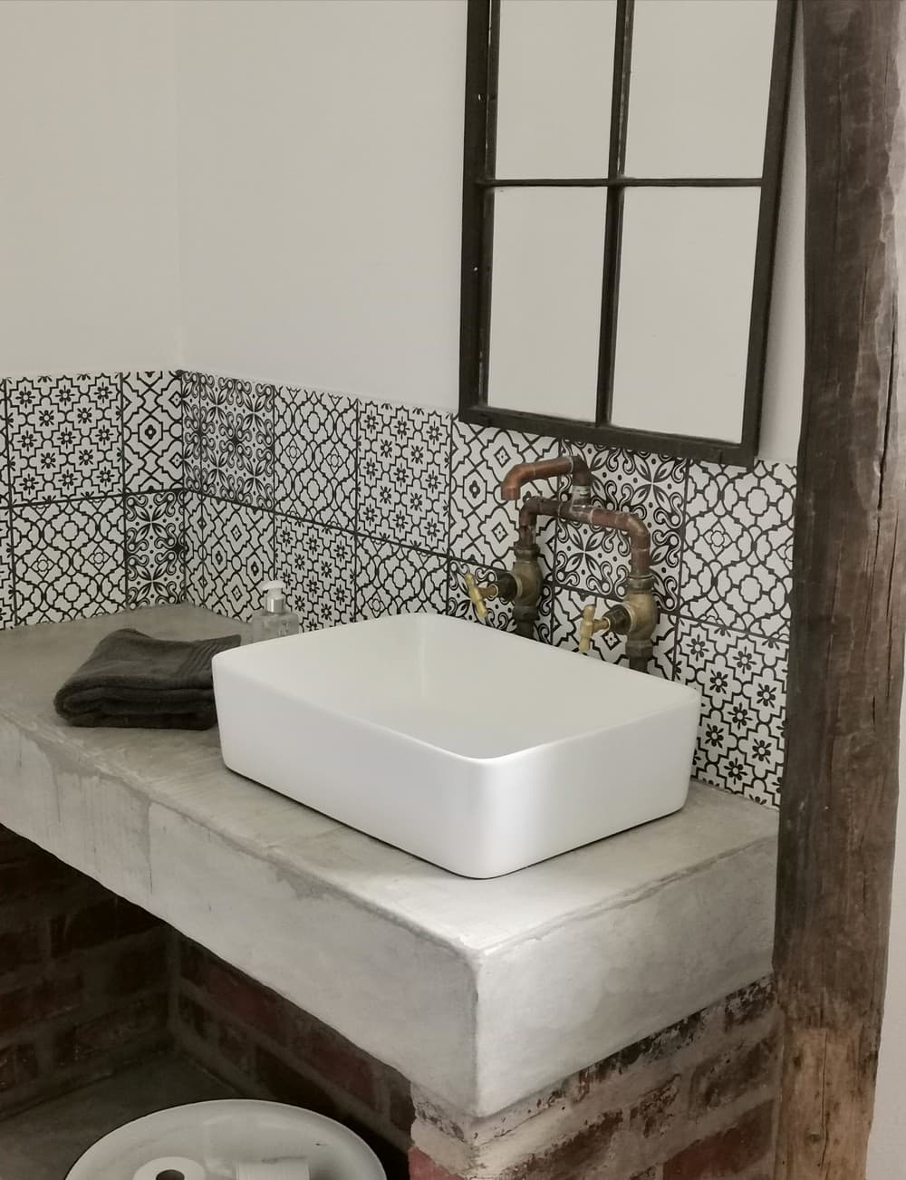 Under Oak Cottage S/C