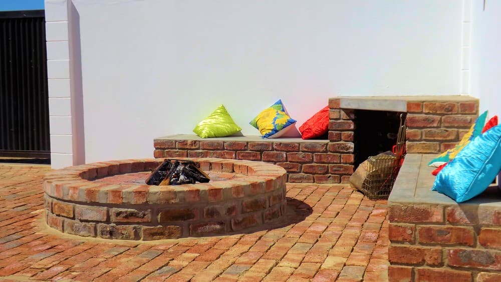 Under Oak Cottage S/C